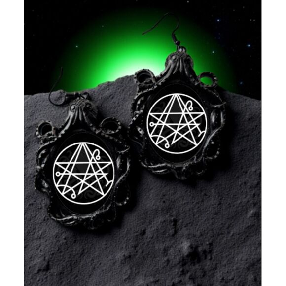 Necronomicon Gate Earrings H.P. Lovecraft Jewelry - Picture 2 of 3